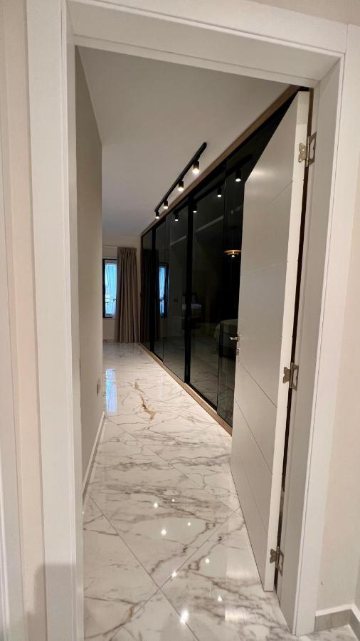 Zeus Tirana Suite Deluxe Bagian luar foto