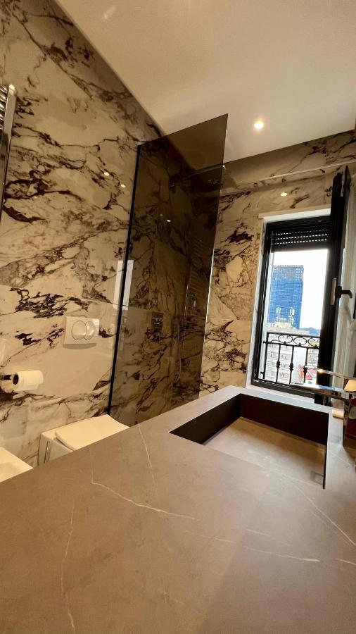 Zeus Tirana Suite Deluxe Bagian luar foto